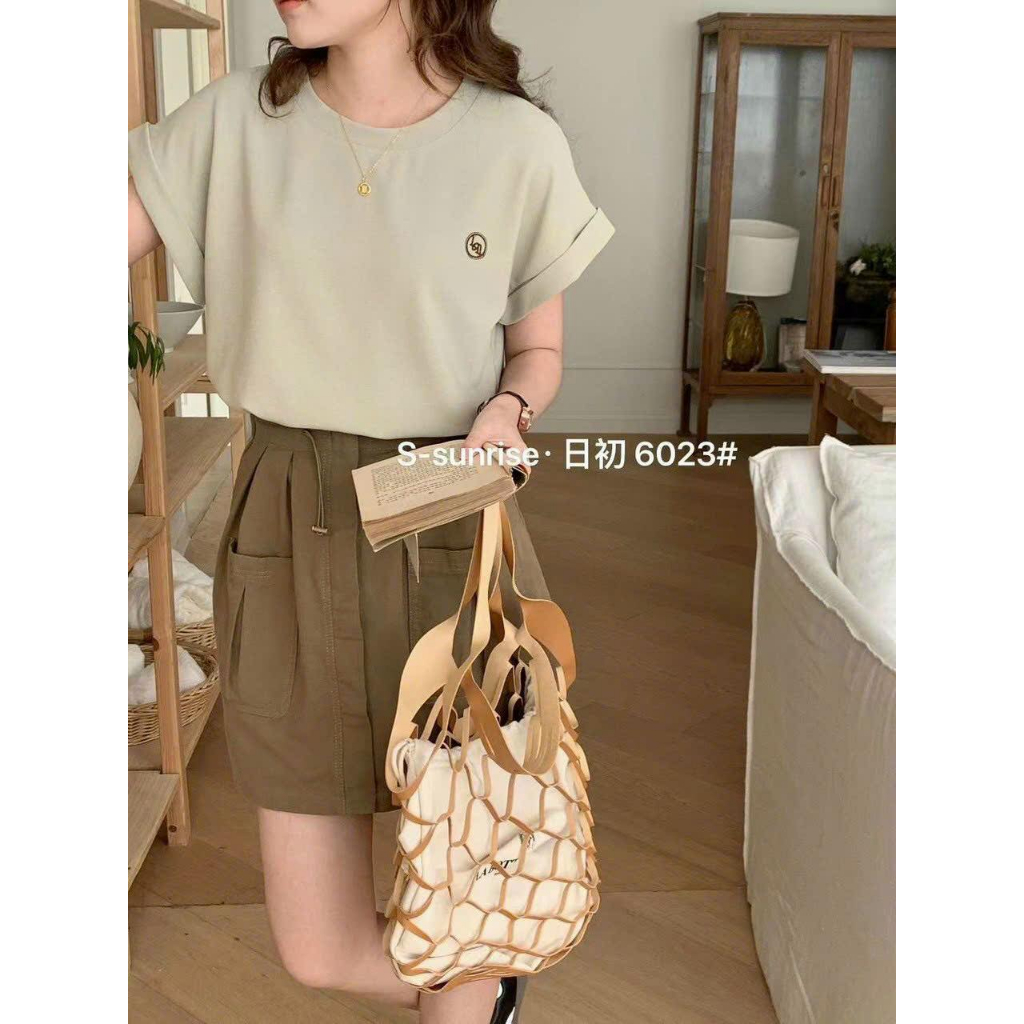 Áo phông suông hãng S- Sunrise cổ tròn tay gập gấu thêu logo