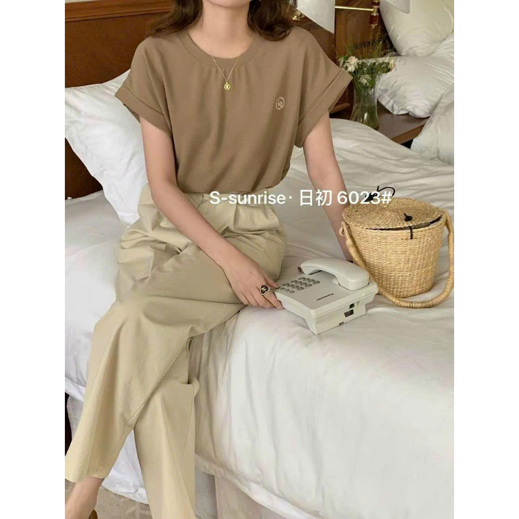 Áo phông suông hãng S- Sunrise cổ tròn tay gập gấu thêu logo