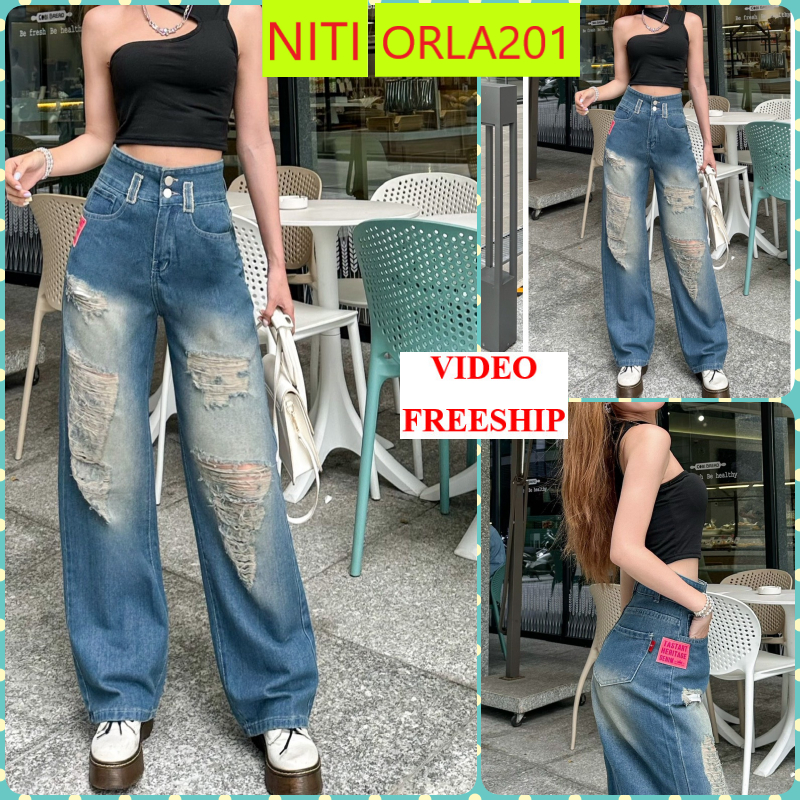 QUẦN JEANS ỐNG RỘNG NỮ LƯNG CAO 2 NÚT MẠC HỒNG HÔNG RÁCH 2 MẢNG TAM GIÁC KÈM 2 MẢNG CHỮ NHẬT MÀU XANH ĐẬM
