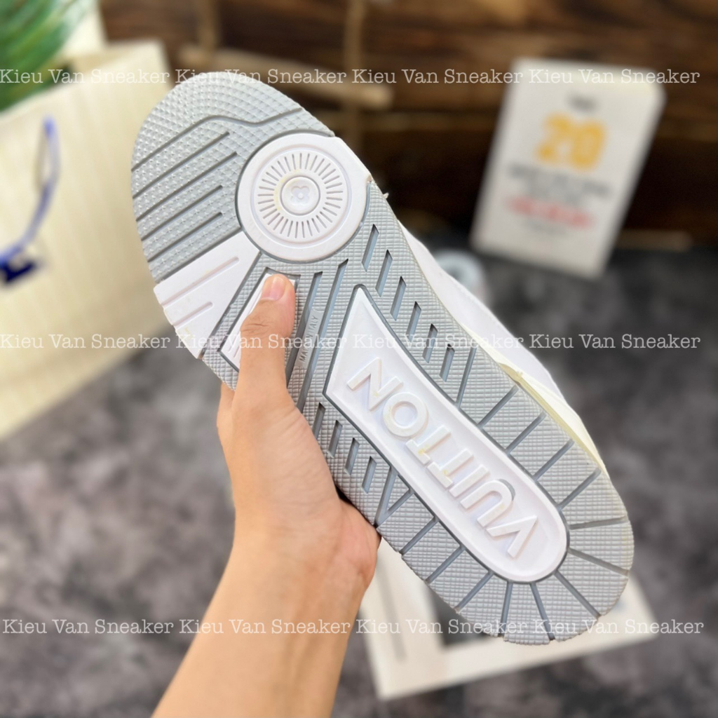Giày Thể Thao LV 54 Trainer White Grey LV Da Trắng Xám Họa Tiết Phản Quang.
