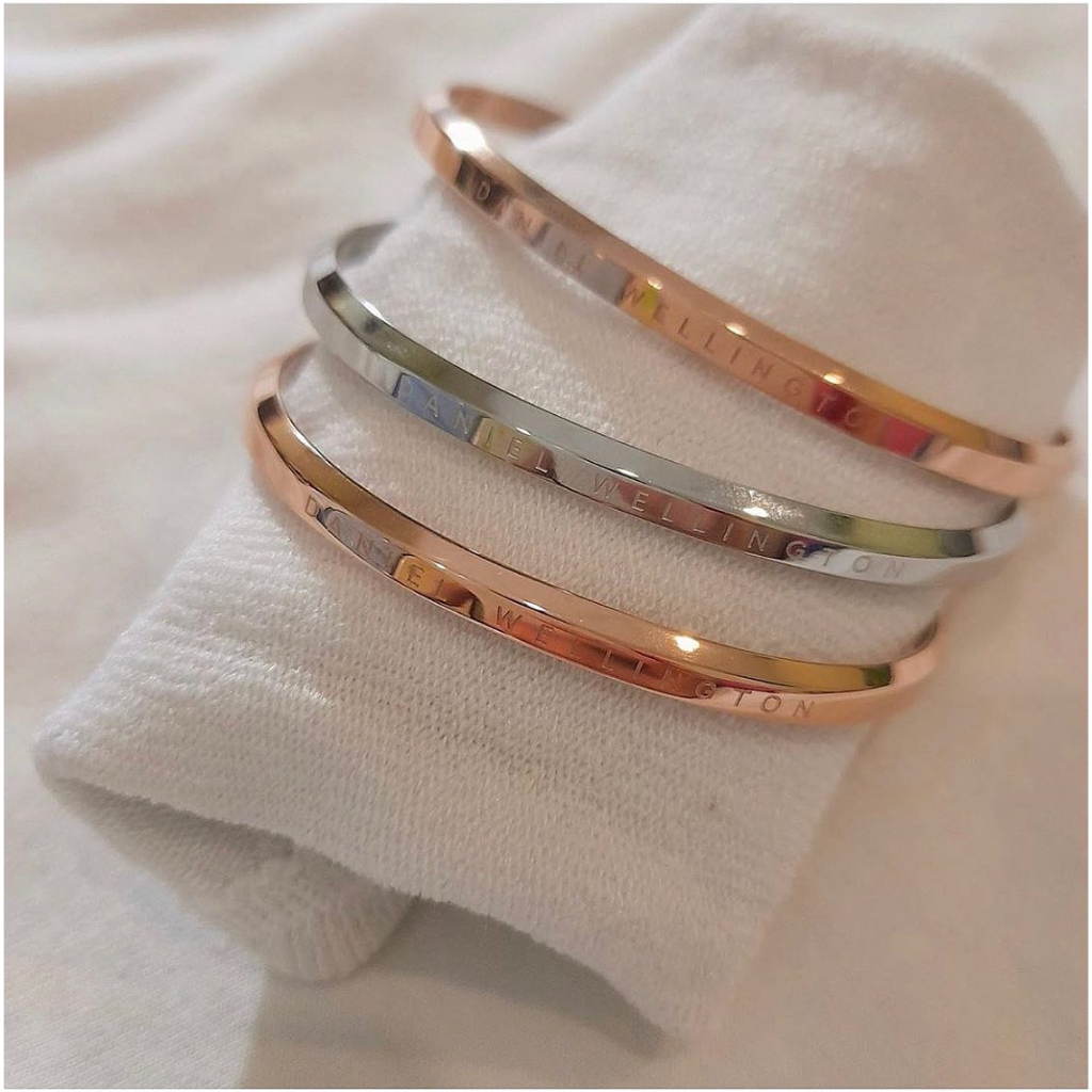 Vòng tay Cuff DW Ver 1- Lắc tay titan không gỉ -Khắc Tên Theo Yêu Cầu