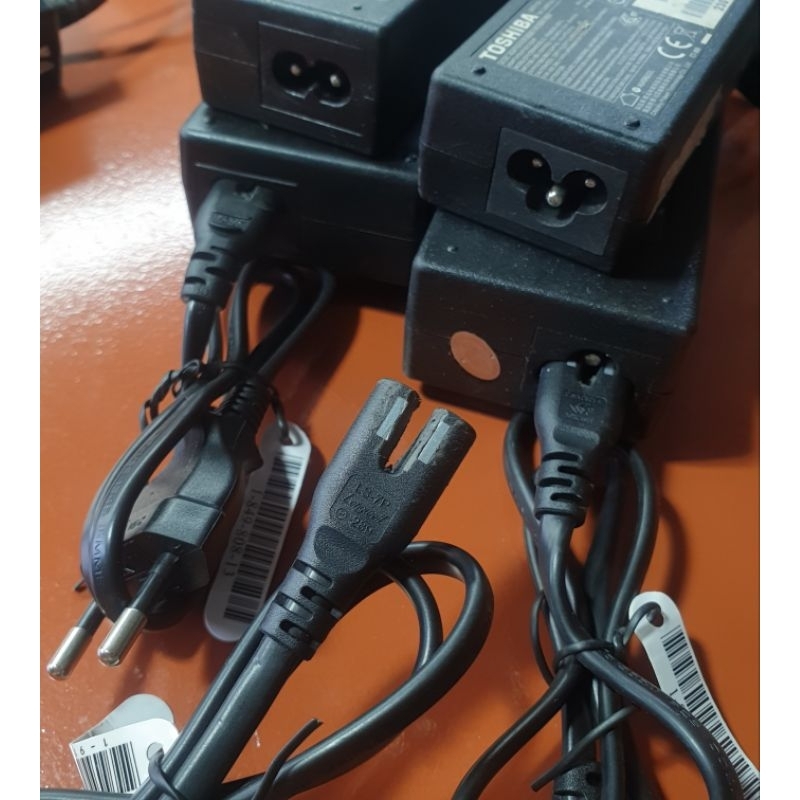 Dây nguồn số 8 ac 220v, loại tốt , dây mới, dài 50cm,tải 2.5A-5A