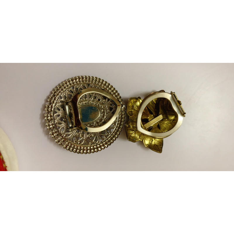 Cài áo và cài khăn si Nhật