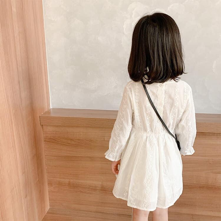 Váy thô trắng thêu hoa nổi