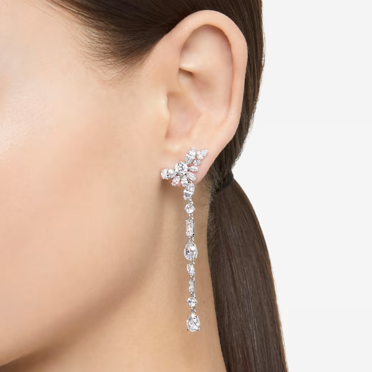 Khuyên tai nữ CDE Long White Gema Flower Silver Earrings CDE3079