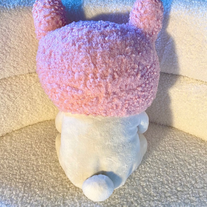 Gấu Rilakkuma Nhật đội mũ xù hồng tay ôm dâu tây