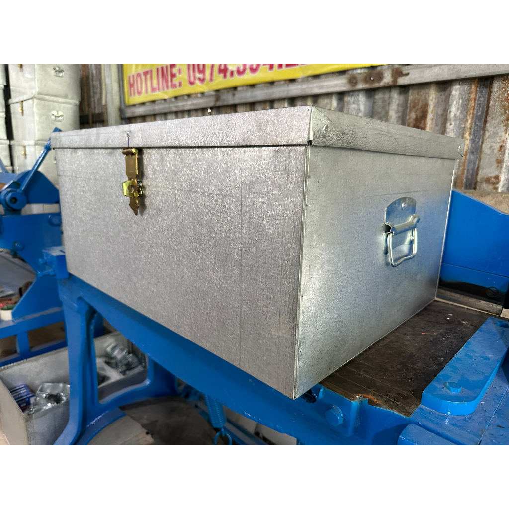 Thùng tôn, Thùng đựng vật liệu, Thùng đựng hàng, rương tôn đựng đồ đa năng có khóa Kích thước 65 x 4