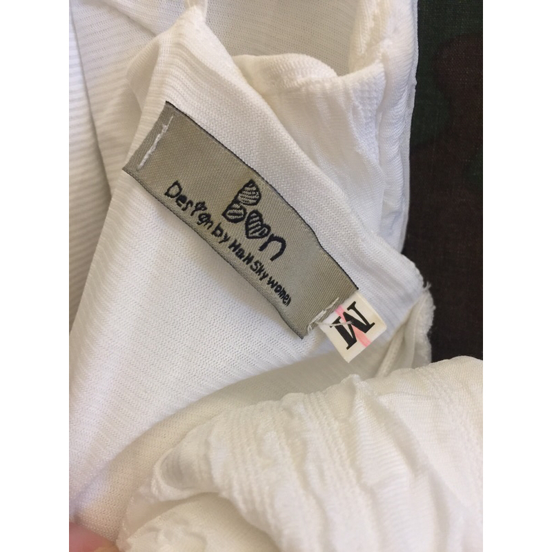 Pass váy body trắng xẻ tà sau dáng dài