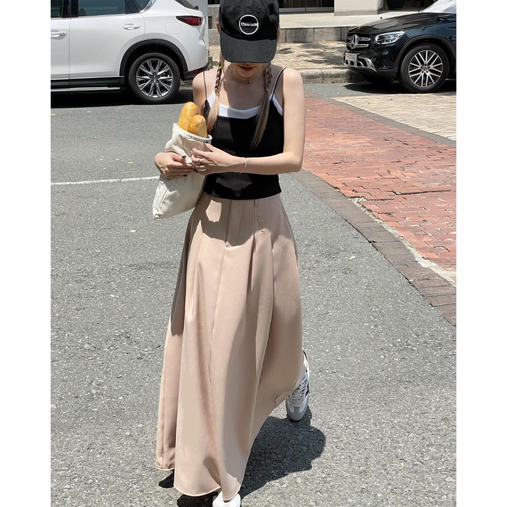 Chân váy xếp ly dáng dài Kill System Sica hình thêu logo