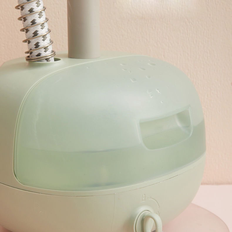 Bàn là cây hơi nước có cầu là BEAR GTJ-B15V1 màu trắng kem bảo hành 12 tháng