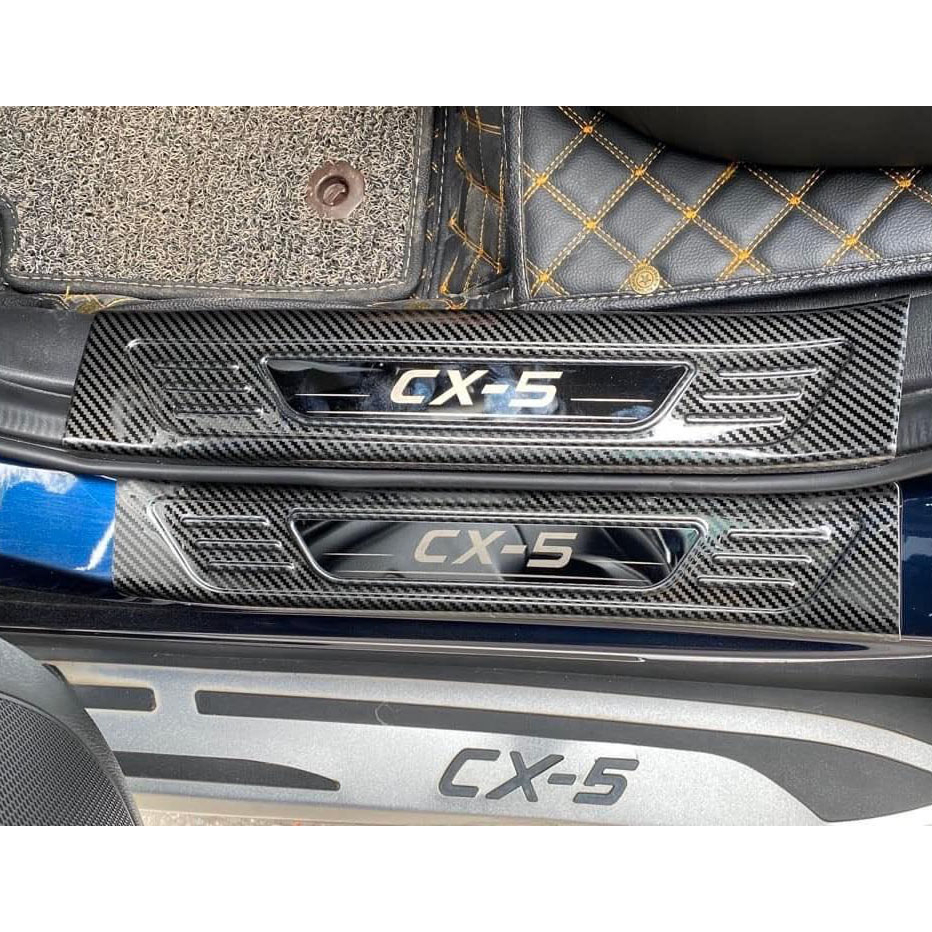 Ốp bậc cửa, nẹp bước chân xe Mazda CX5 2018 2019 2020 2021 2022 2023 Mẫu CARBON