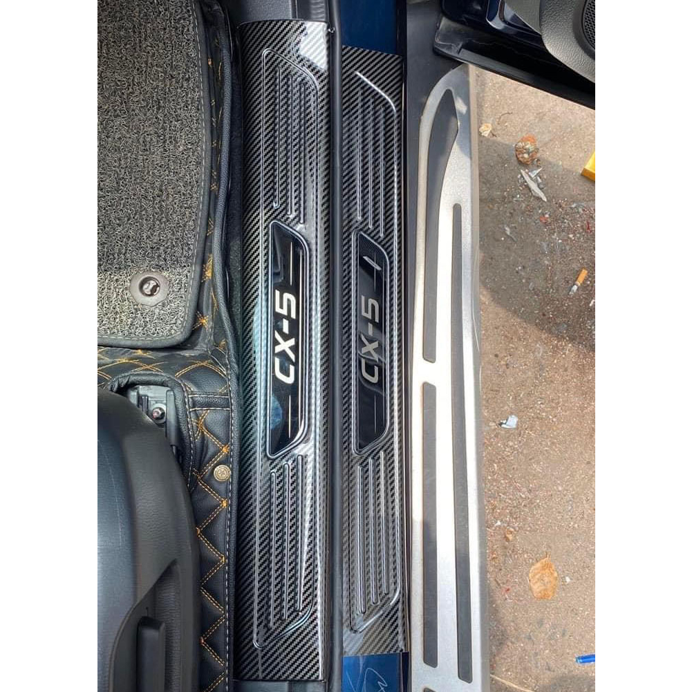 Ốp bậc cửa, nẹp bước chân xe Mazda CX5 2018 2019 2020 2021 2022 2023 Mẫu CARBON