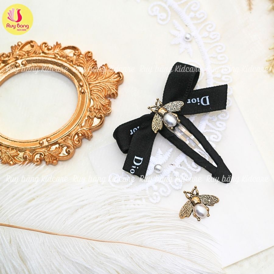 Charm ong đính đá