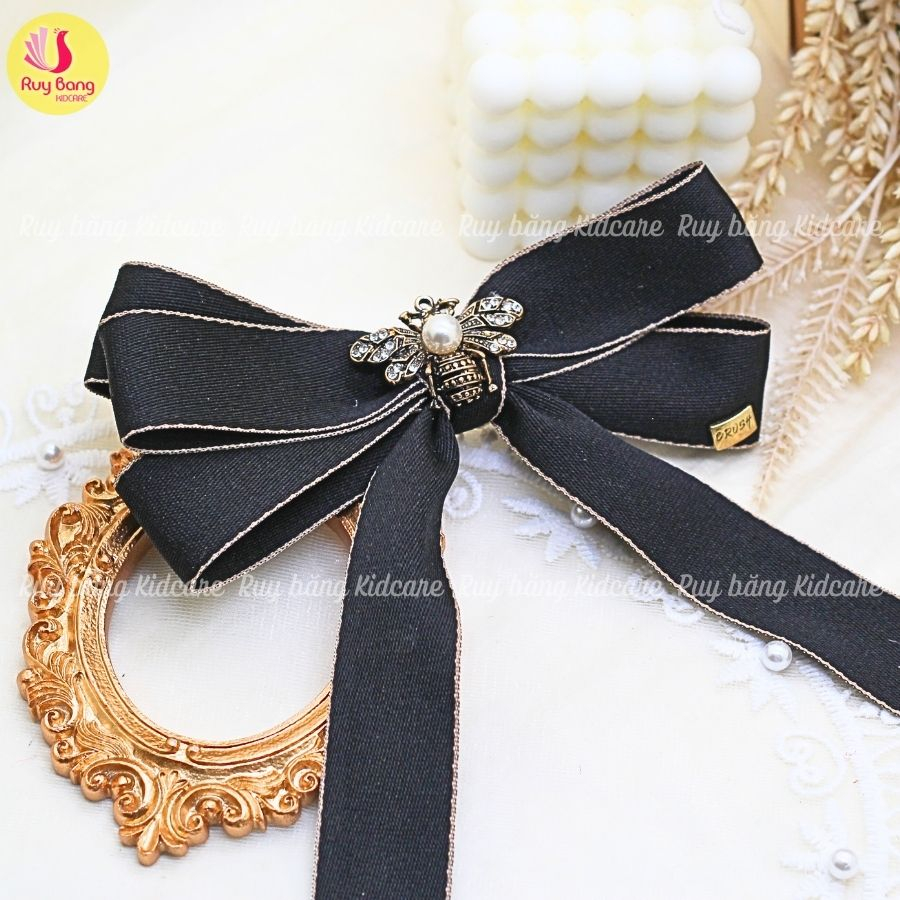 Charm ong đính đá