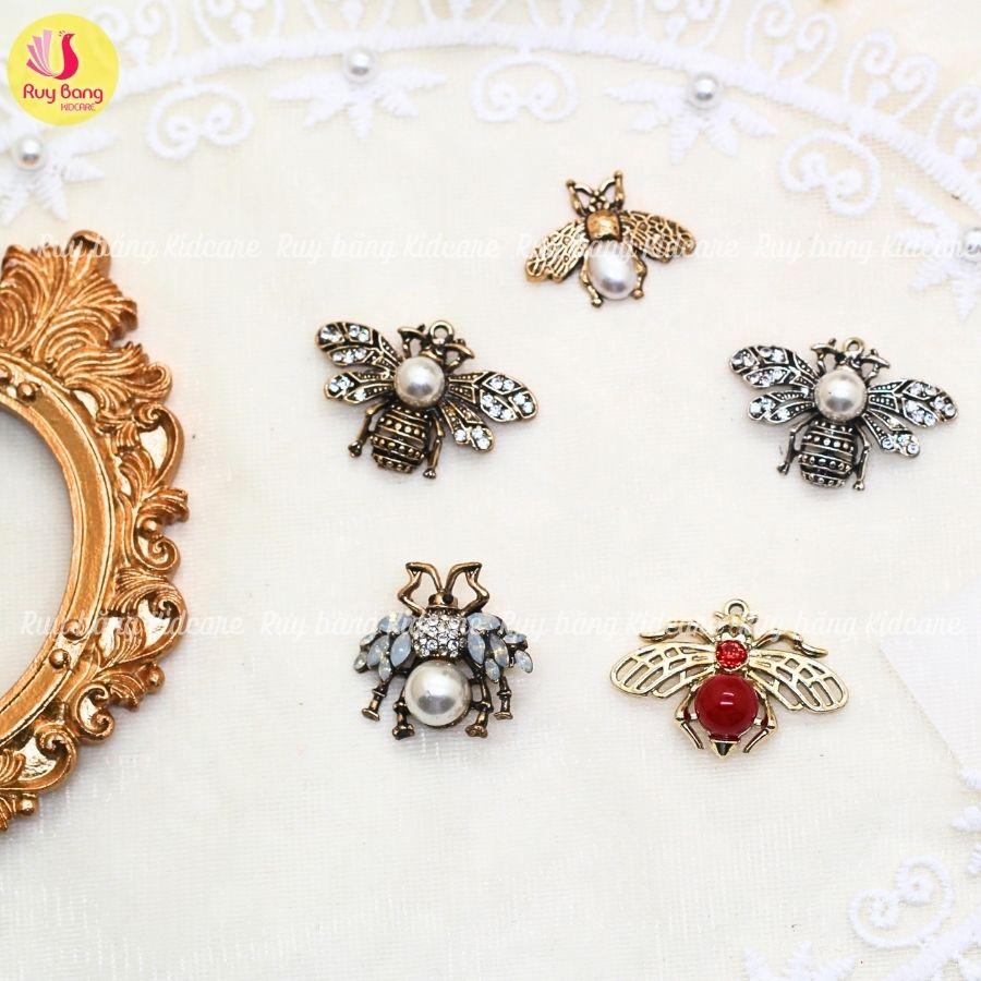 Charm ong đính đá