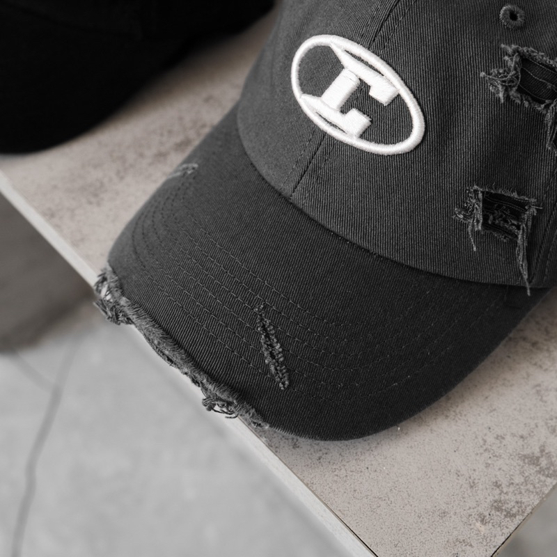 Mũ lưỡi trai nam nữ CANDLES BOLT CAP chất liệu kaki thiết kế mài rách thêu logo nổi độc đáo chính hãng