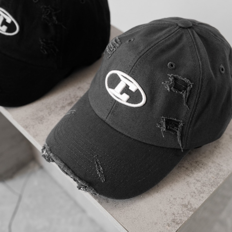 Mũ lưỡi trai nam nữ CANDLES BOLT CAP chất liệu kaki thiết kế mài rách thêu logo nổi độc đáo chính hãng