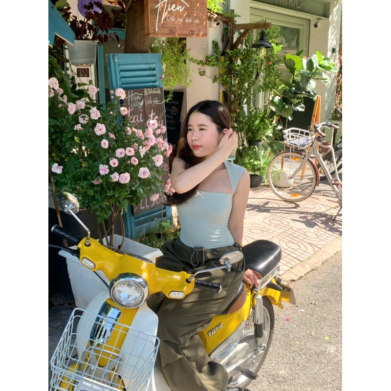 Emlaine.sg Áo kiểu màu xanh mint ôm body