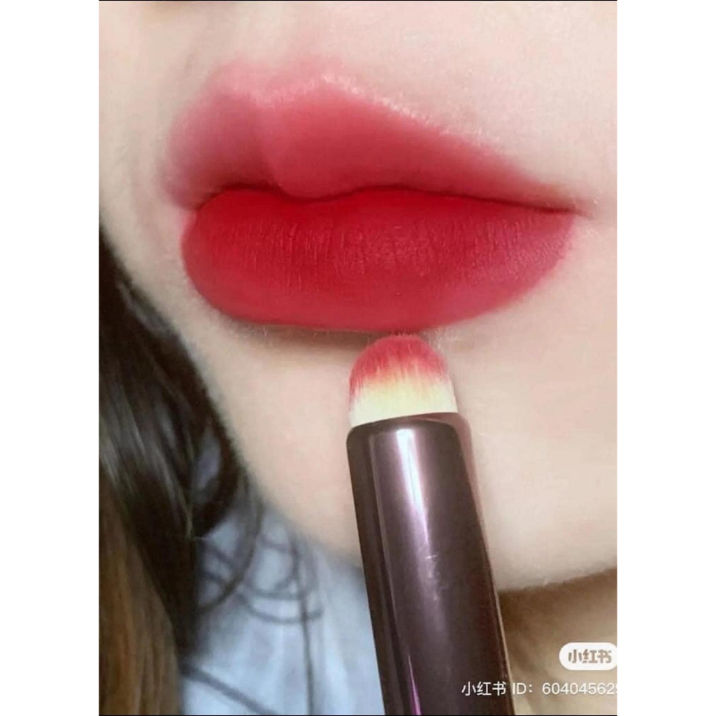 Cọ môi đầu tròn, cọ tán son giúp son lỳ hơn và tán lòng môi đẹp