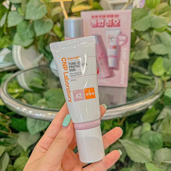 Set Kem Chống Nắng CNP Laboratory Tone-Up Protection Sun SPF42/PA+++ & Xịt Khoáng CNP Vita B Ampule Mist
