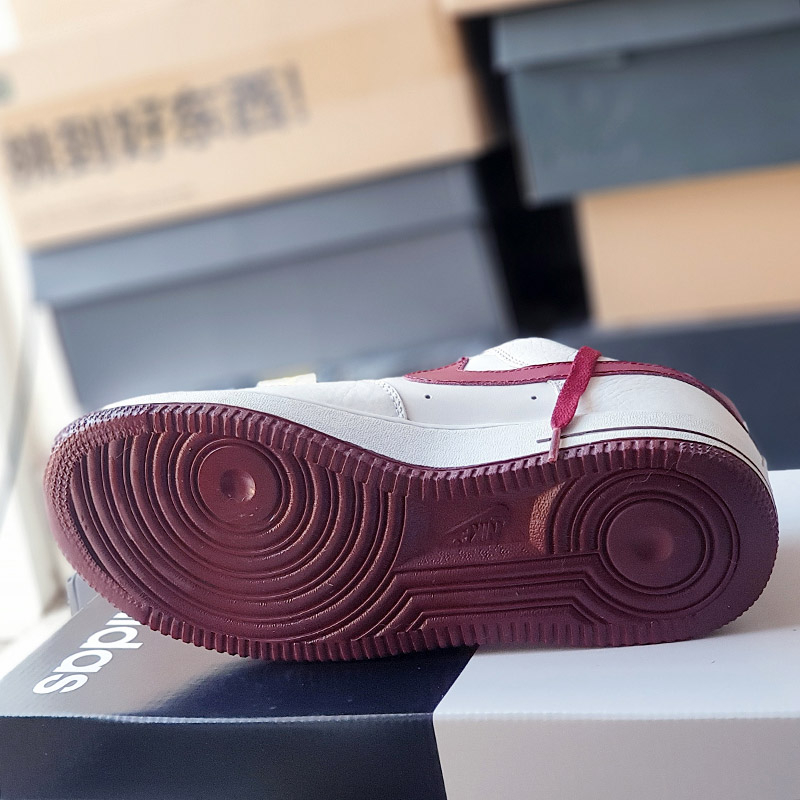 Giày Air Force 1 07 White Team Red, size 41, real 2hand