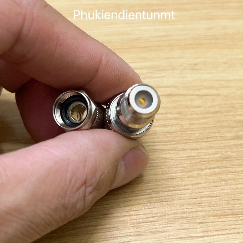 Rắc camera  vặn ốc F5