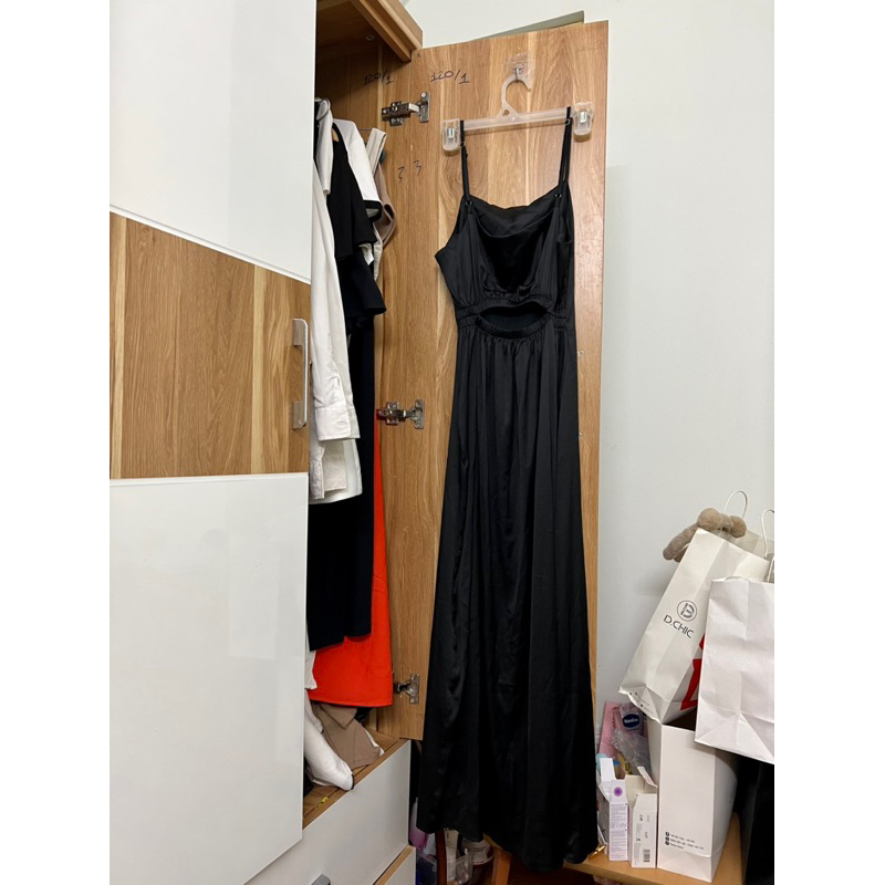 Váy đen lụa nha mua 1tr pass