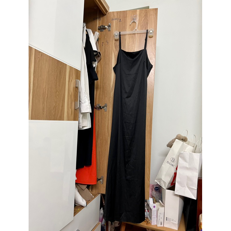 Váy đen lụa nha mua 1tr pass