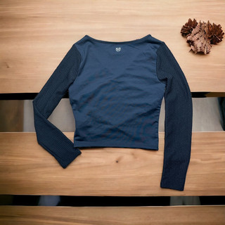 Áo croptop tay dài chéo bụng