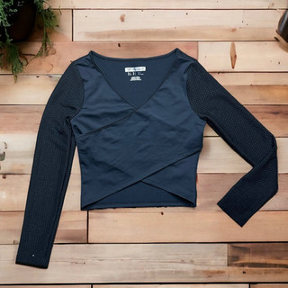 Áo croptop tay dài chéo bụng