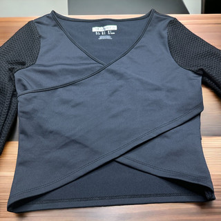 Áo croptop tay dài chéo bụng