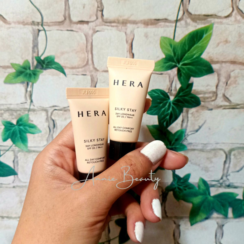 Kem nền Hera tạo nên làn da sáng, mịn và không bết dính, bền màu suốt cả ngày dài Silky Stay 24H Longwear Foundation