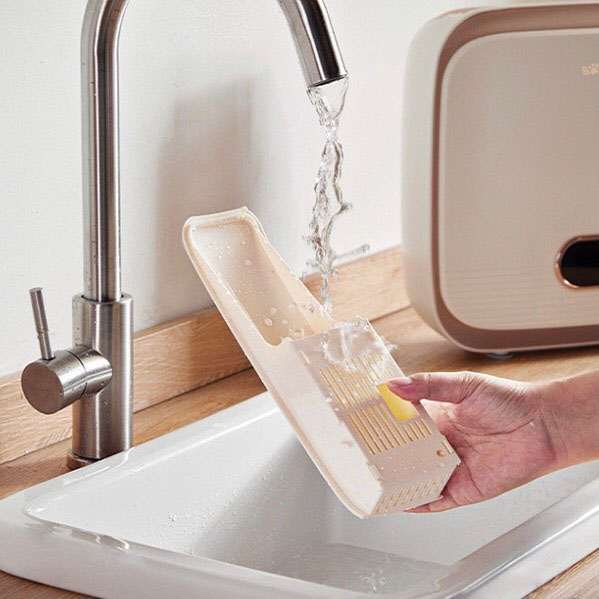 Máy sấy tiết trùng dao thớt đũa khử khuẩn có tia UV BEAR XDQ-B01Q1 màu trắng kem bảo hành 12 tháng