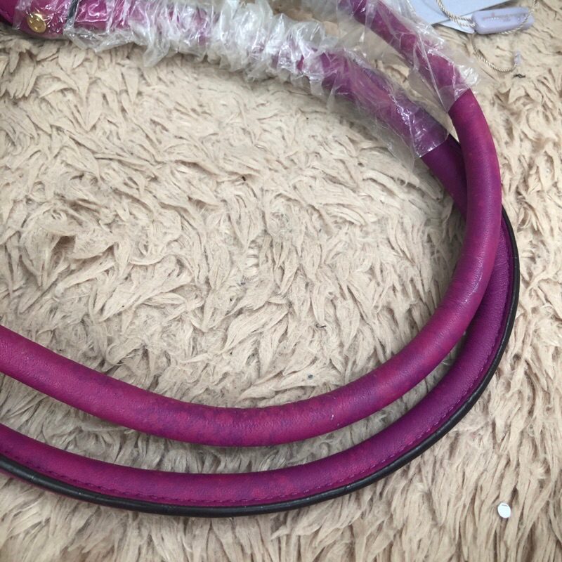 Túi hàng trưng bày còn tag, thẻ. Màu da loang. Khách vui lòng xem hình nếu muốn biết thêm thông tin sp mời khách vô chat