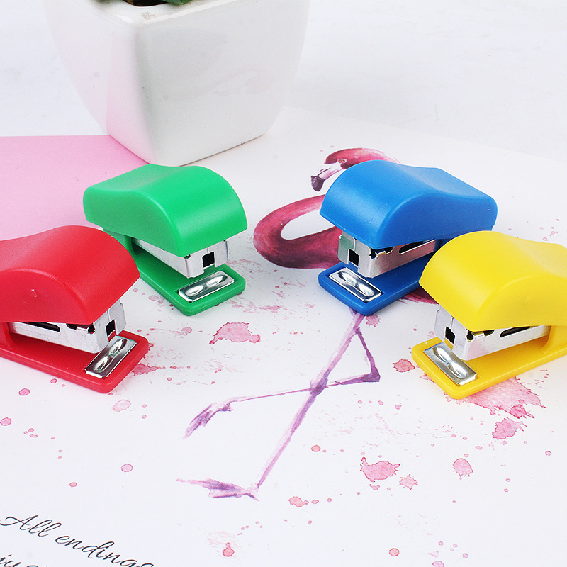 Máy dập ghim mini 4*1,7*2,8cm  siêu rẻ và an toàn cho bé