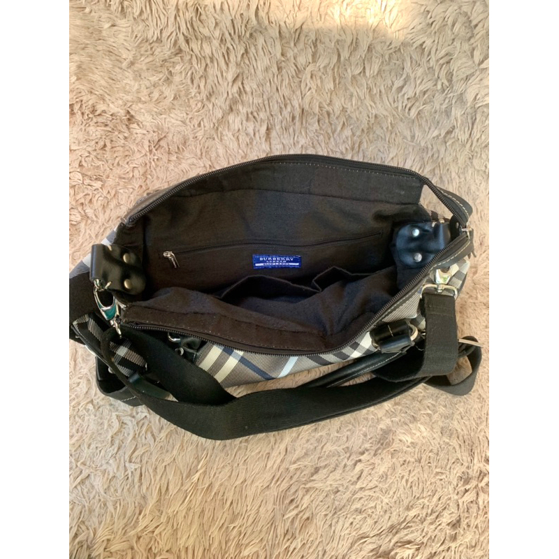 Túi chuẩn si. Túi qua sử dụng. Khách vui lòng xem hình nếu muốn biết thêm thông tin sản phẩm mời khách vô chat . Thanks.