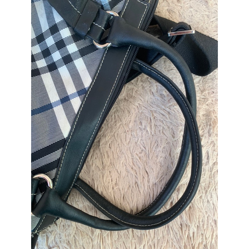 Túi chuẩn si. Túi qua sử dụng. Khách vui lòng xem hình nếu muốn biết thêm thông tin sản phẩm mời khách vô chat . Thanks.