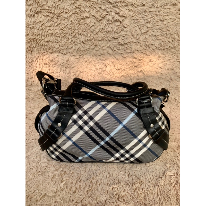 Túi chuẩn si. Túi qua sử dụng. Khách vui lòng xem hình nếu muốn biết thêm thông tin sản phẩm mời khách vô chat . Thanks.