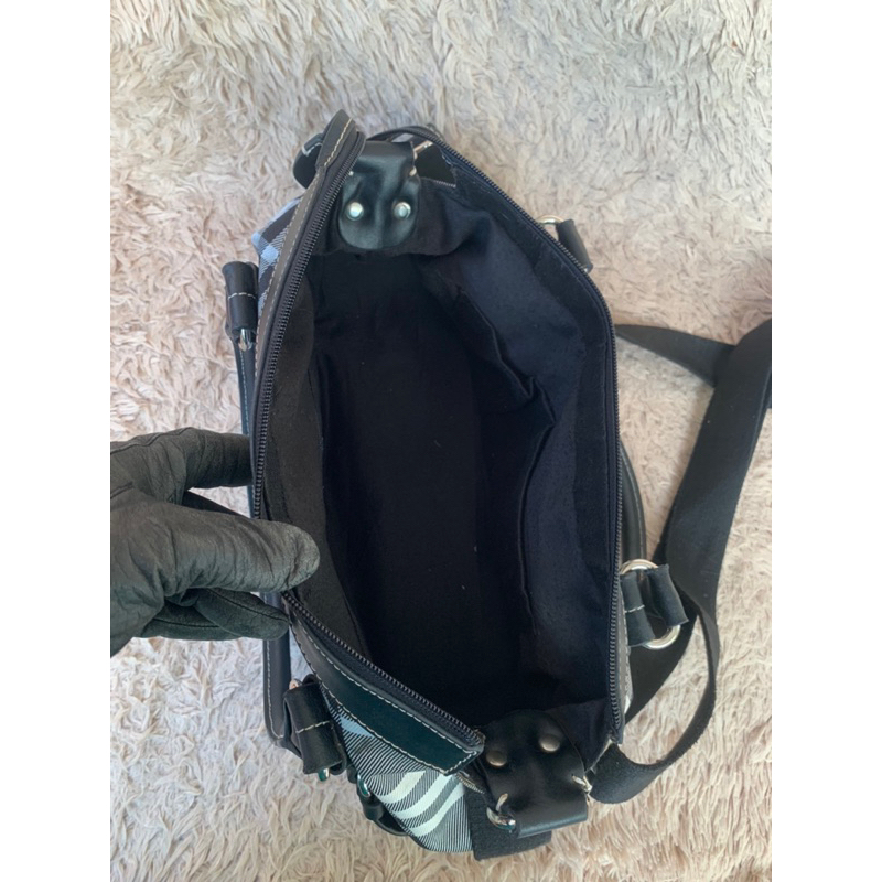 Túi chuẩn si. Túi qua sử dụng. Khách vui lòng xem hình nếu muốn biết thêm thông tin sản phẩm mời khách vô chat . Thanks.