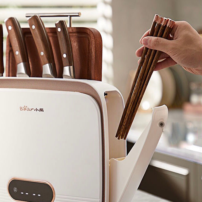 Máy sấy tiết trùng dao thớt đũa khử khuẩn có tia UV BEAR XDQ-B01Q1 màu trắng kem bảo hành 12 tháng