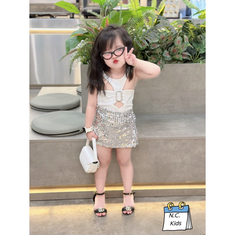 Sét áo kèm chân váy cho bé gái