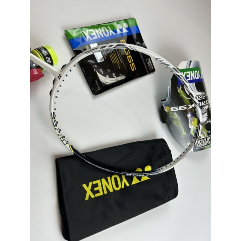 Astrox 99pro trắng, khung carbon, Max 13 kg