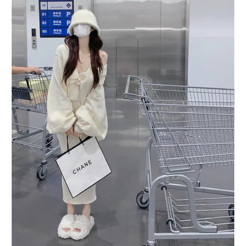 Váy hai dây dệt kim và áo khoác dệt kim tay bồng thời trang mùa đông