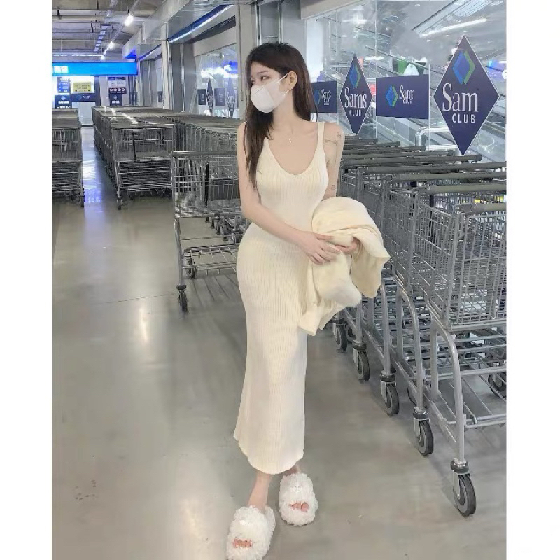 Váy hai dây dệt kim và áo khoác dệt kim tay bồng thời trang mùa đông