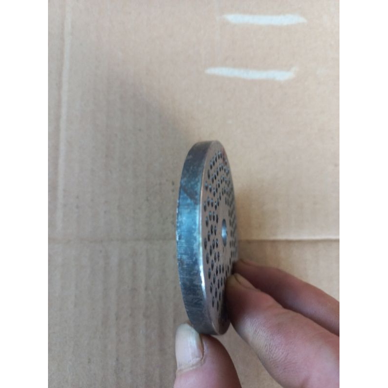 Xàng làm cám chim ,cám gà ,cám cá lắp cho máy 10,12 lỗ 3ly,4ly