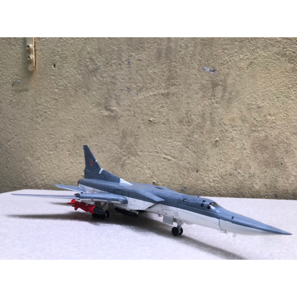 Máy bay Mô hình TU-22 M3 Nga 1:144