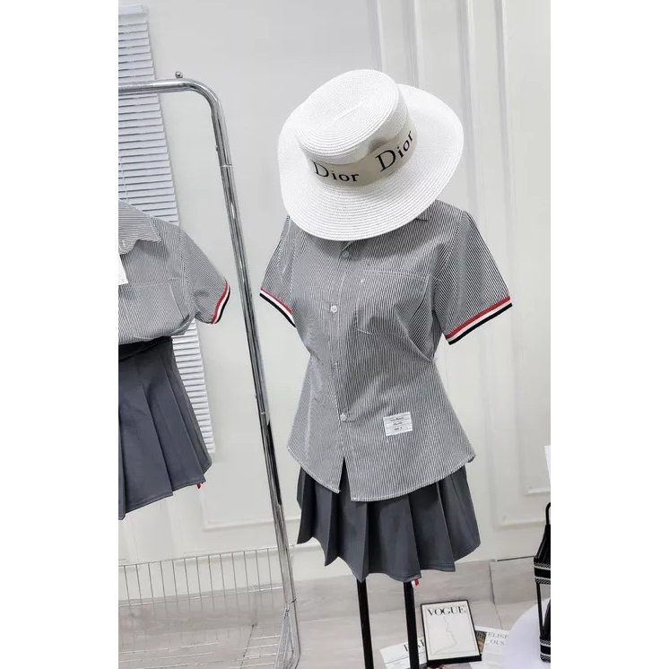 Sét áo sơ mi sọc + chân váy Xám xếp ly có quần trong chất kate dày Size S, M Siêu Xinh