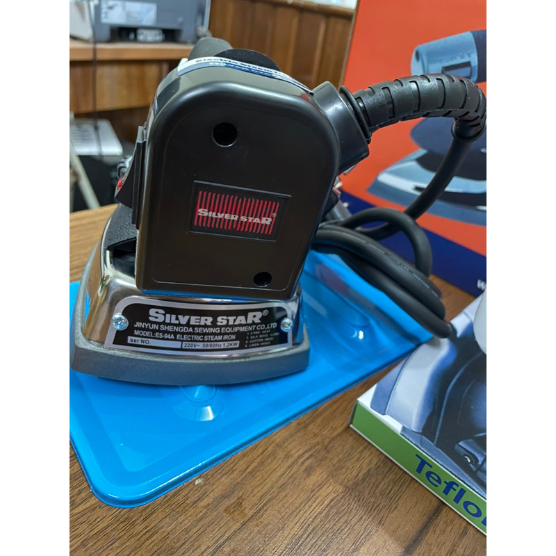 Bộ bàn ủi bình treo hơi nước Silverstar ES-94A đế liền siêu bền KHÔNG BAO GỒM TẤT LÀ CHỐNG BÓNG