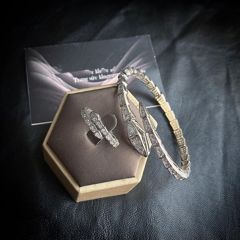 Vòng tay và nhẫn hoạ tiết rắn không đen không gỉ Kami sang chảnh