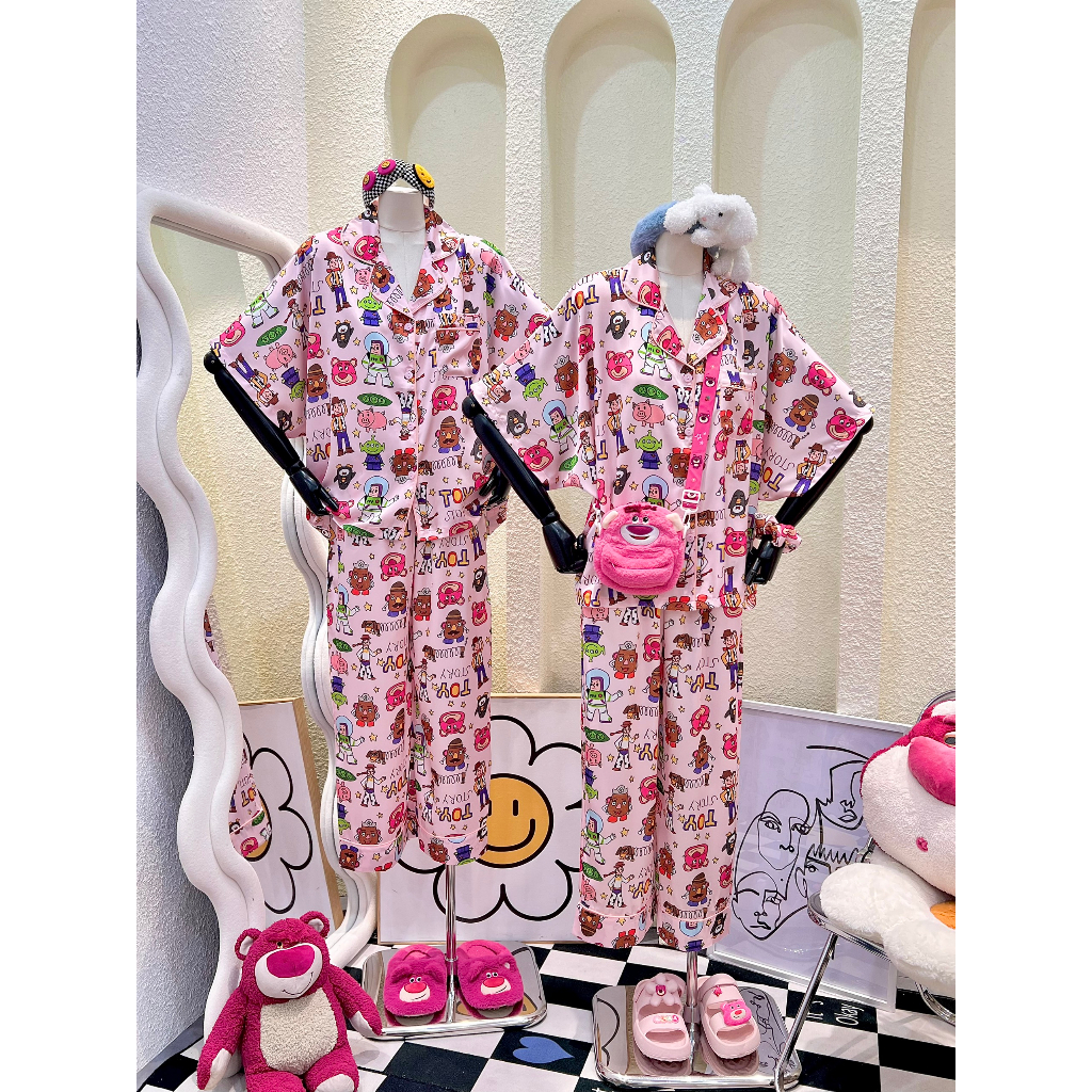 Bộ Pijama quần dài , áo tay dơi in hình toy story heo hồng kèm cột tóc - HN1493